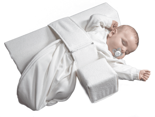 Bobath-Handling tragen des Babys zur Stärkung der seitlichen Rumpfmuskulatur