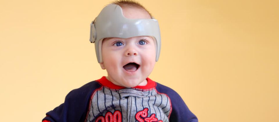 Un petit bébé profite d'une thérapie