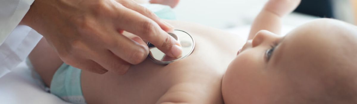 u3 baby untersuchung mit stethoskop