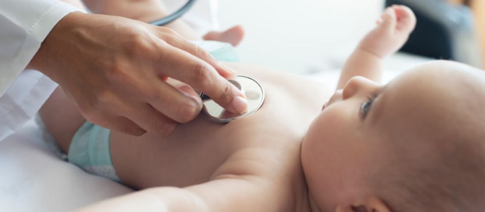 u3 baby untersuchung mit stethoskop